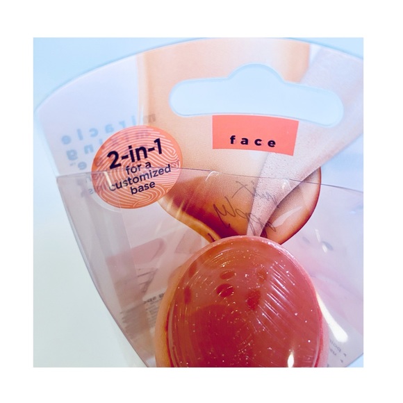 REAL TECHNIQUES Miracle Sponge w/ Fingertip Design Applicator - Picture 6 of 9